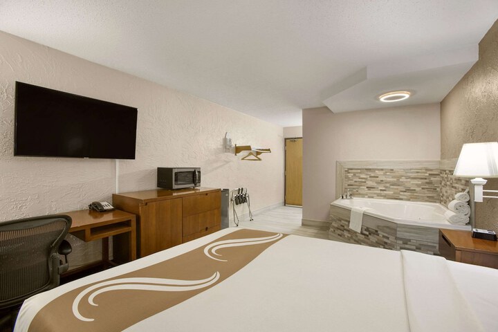 Room 28 of 32