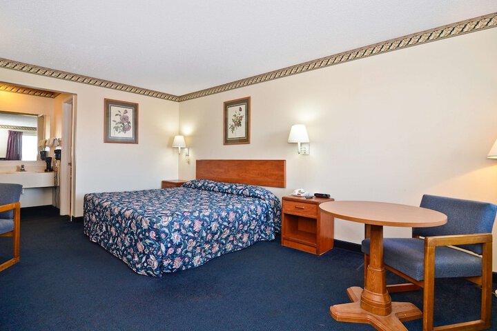 Room 14 of 16
