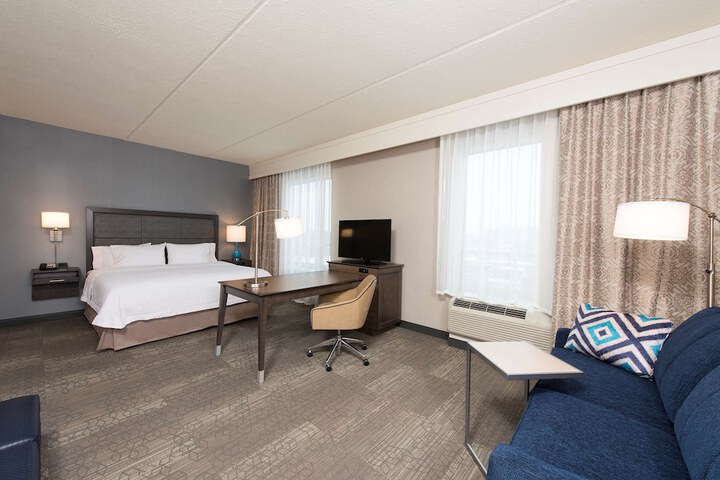 Hampton Inn & Suites Grand Rapids Downtown