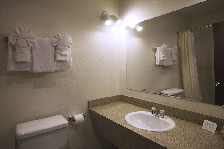 Room 16 of 36