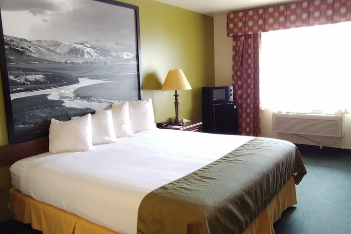 Room 10 of 83