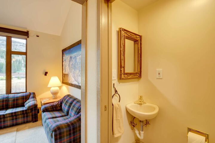 Mountain Condo w / Fireplace in Kirkwood Ski Resort