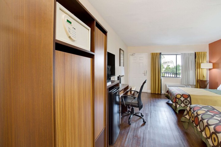 Room 15 of 27
