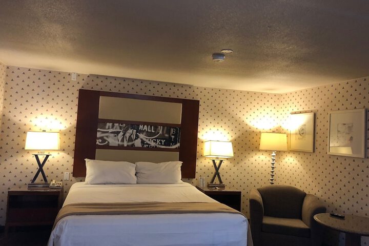 Room 64 of 84