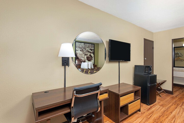 Room 18 of 26