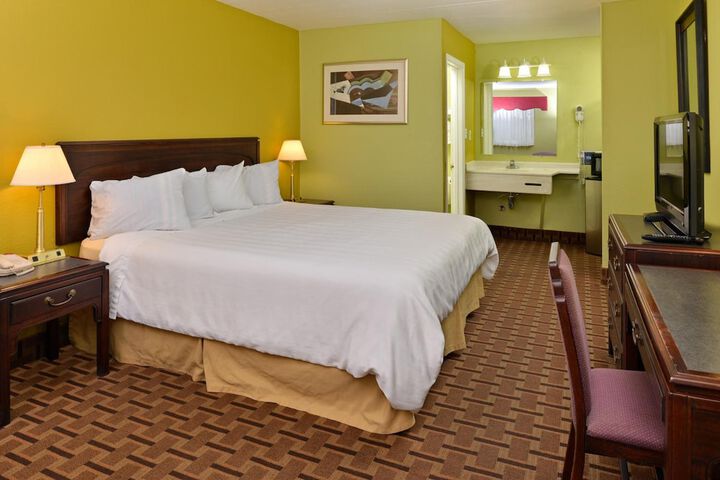 Room 9 of 17