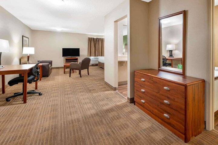 Room 16 of 37
