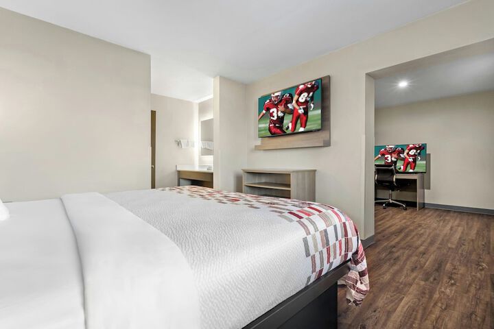 Red Roof Inn & Suites Tomah