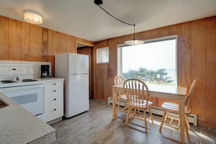 Ester Lee Oceanview Inn