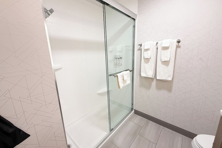 Holiday Inn Express & Suites Mansfield – Ontario by IHG