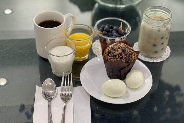 Breakfast/Coffee Service 144 of 165