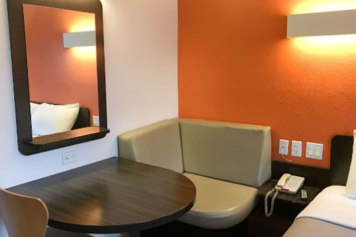Room 14 of 30