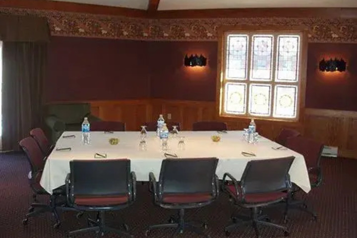 RIVERWOOD INN AND CONFERENCE CENTER