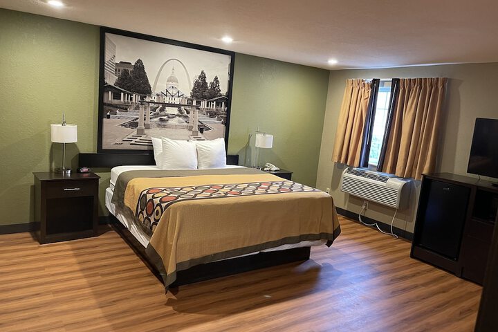 Room 14 of 18