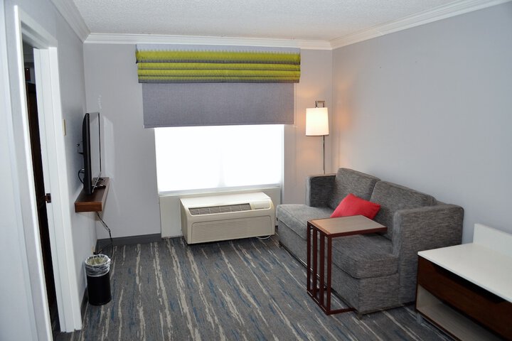 Hampton Inn & Suites Chicago / Hoffman Estates