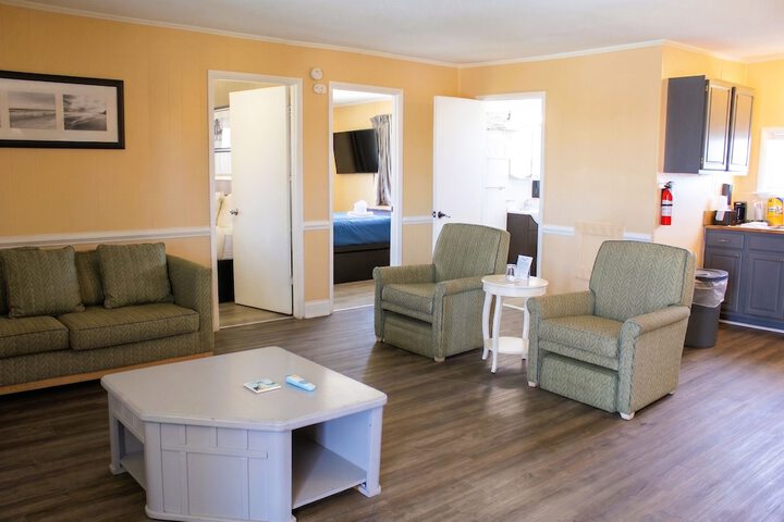 Colonial Inn Motel