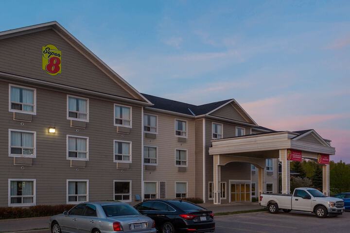 Super 8 by Wyndham Midland