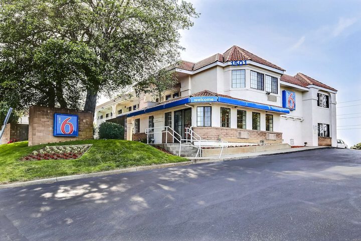 Motel 6 Pinole CA