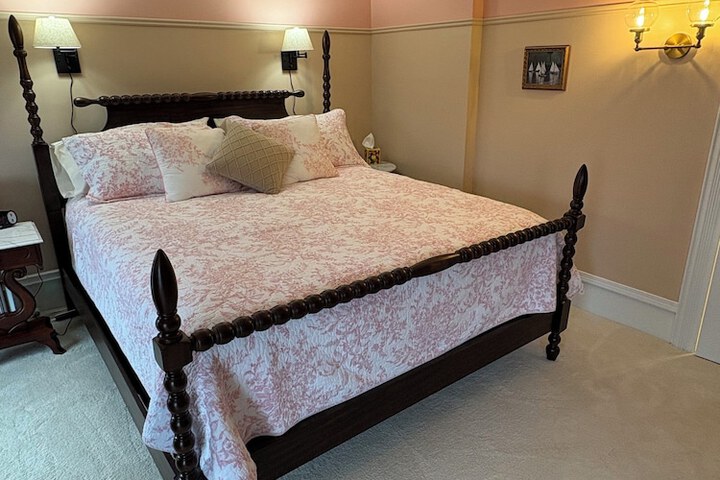 Hudson Manor Bed and Breakfast