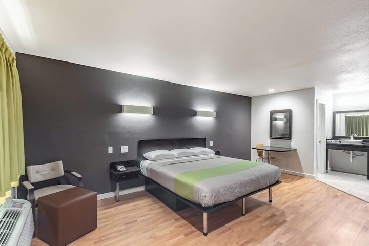 Room 14 of 36