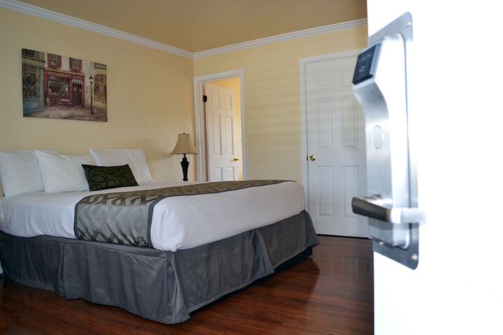 Room 11 of 31