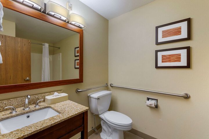 Room 9 of 18