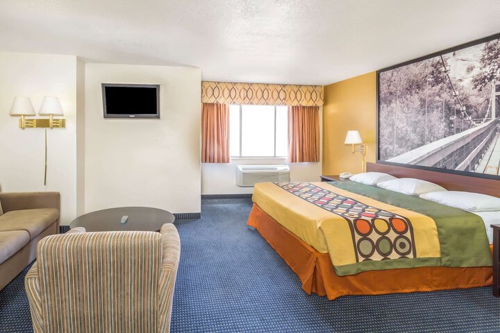 Room 14 of 16