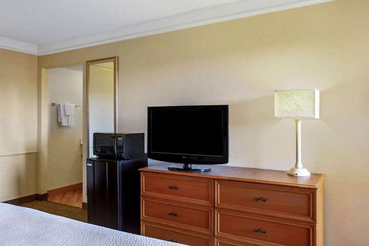 Room 15 of 30