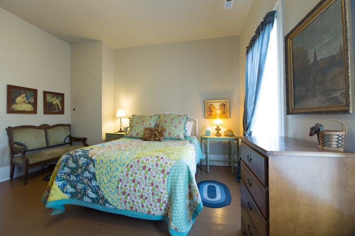 Room 9 of 32