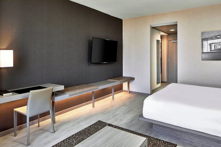 Room 25 of 60