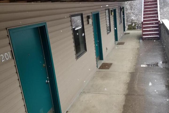Perry-O Inn & Suites