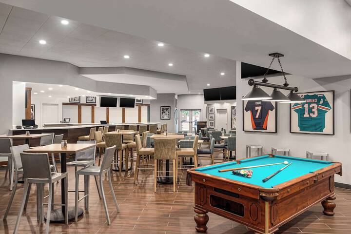 Doubletree by Hilton Fort Myers at Bell Tower Shops