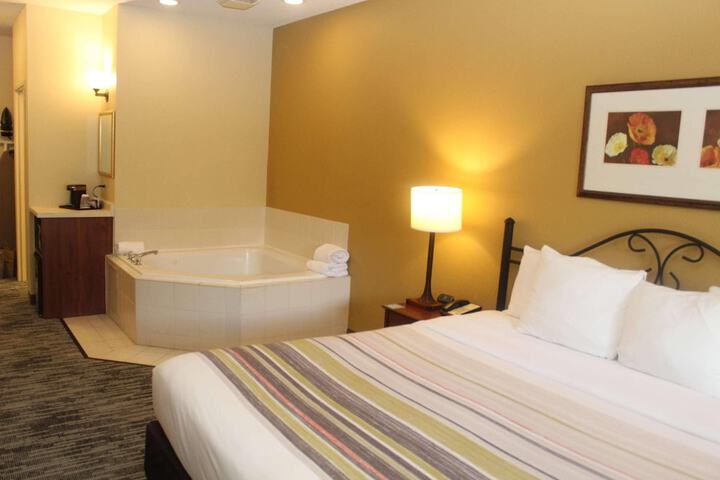 Country Inn & Suites by Radisson Crystal Lake, IL