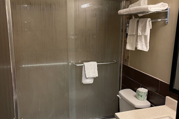 Room 11 of 18