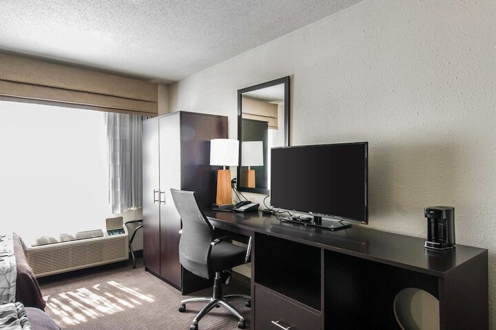Room 10 of 31