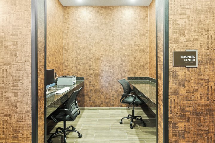 Business Center 97 of 99