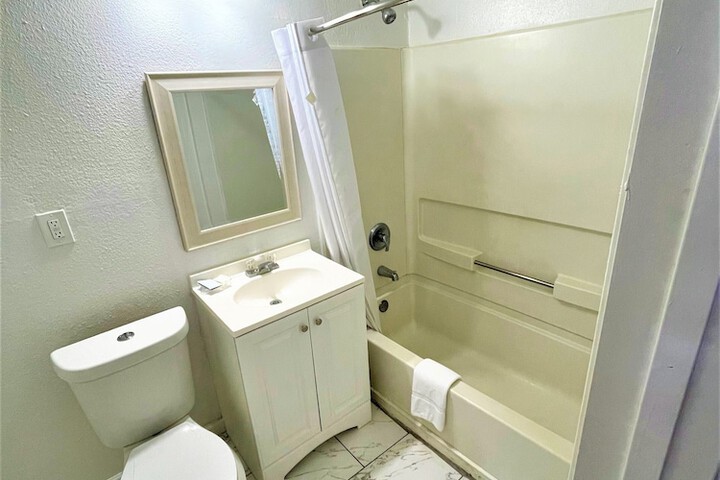 Room 8 of 11