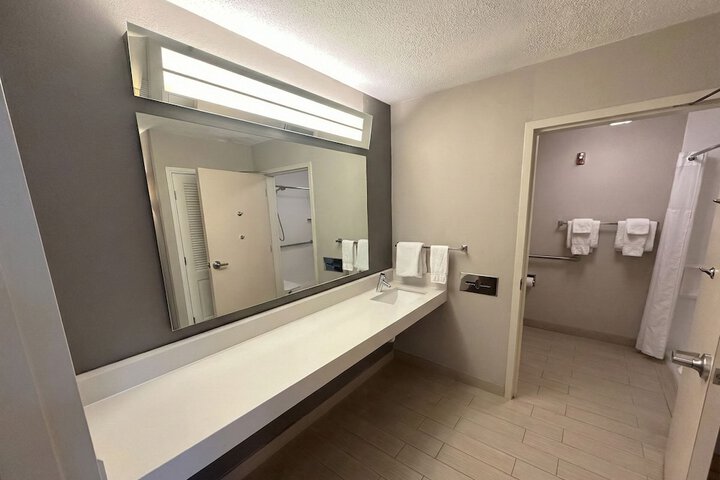Country Inn & Suites by Radisson Brown Deer - Milwaukee North
