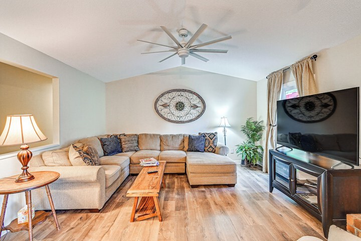 Charming Pinehurst Getaway w / Golf Course View!