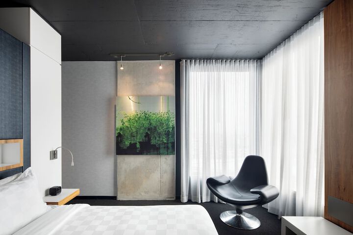 Alt Hotel Toronto Airport