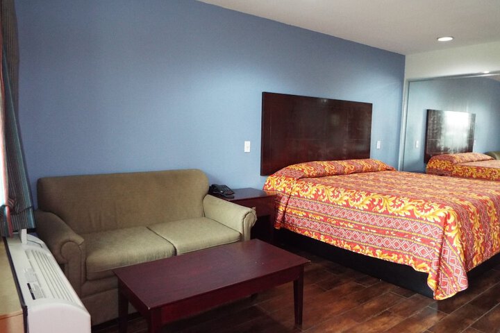 Room 8 of 12