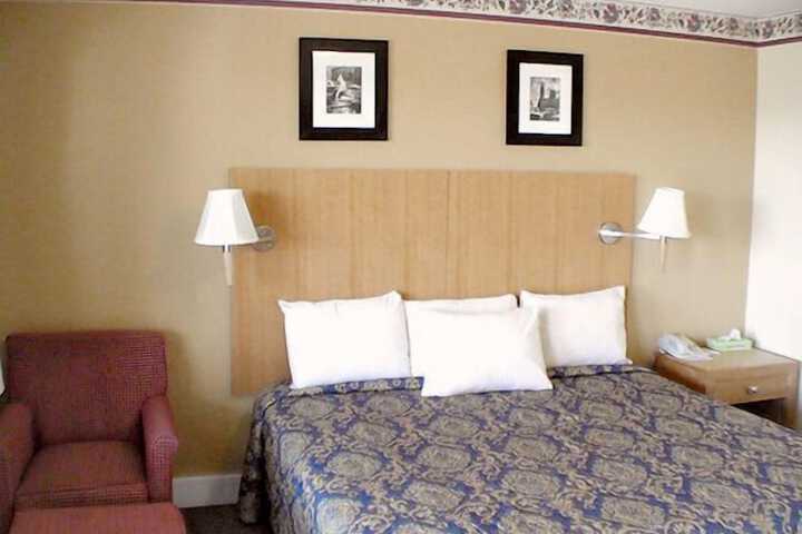 Room 10 of 22