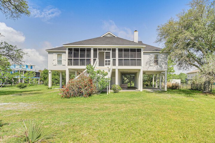 Waveland Vacation Rental - Walk to the Beach!