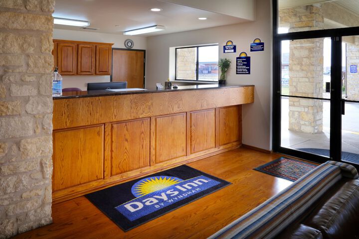 Days Inn & Suites by Wyndham Llano