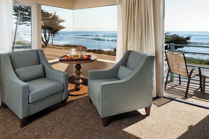 Cambria Landing Inn & Suites