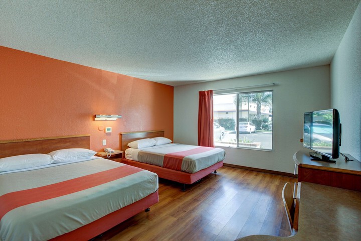 Room 10 of 23