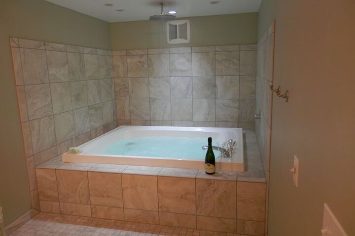 Hot Tub 48 of 53