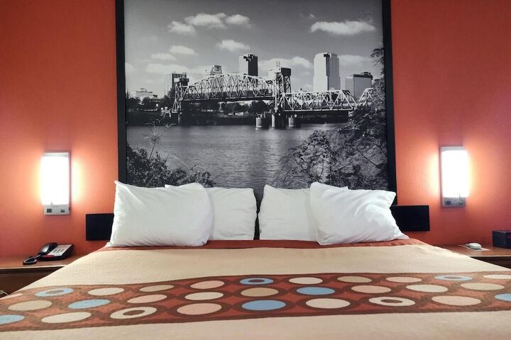 Room 10 of 27