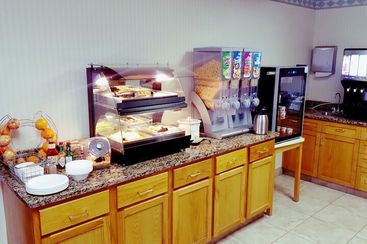 Breakfast/Coffee Service 28 of 38