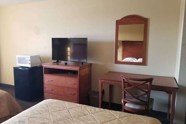 Room 33 of 49